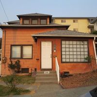 Pre-foreclosure in  SANTA CLARA AVE Oakland, CA 94610