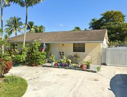 Pre-foreclosure in  SW 98TH TER Hollywood, FL 33025
