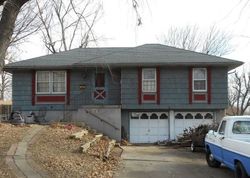 Pre-foreclosure Listing in S TRAIL RIDGE DR INDEPENDENCE, MO 64055