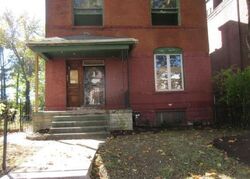 Pre-foreclosure Listing in NEWBERRY TER SAINT LOUIS, MO 63113