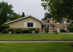 Pre-foreclosure in  W ROANOKE DR Arlington Heights, IL 60004