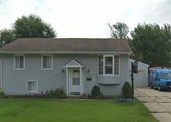  Hillside Dr, Streamwood IL
