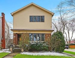 Pre-foreclosure in  W GREENLEAF AVE Chicago, IL 60631