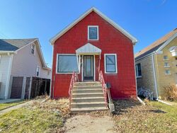 Pre-foreclosure in  N OZARK AVE Chicago, IL 60634