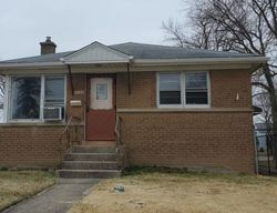 Pre-foreclosure in  LINCOLN AVE Brookfield, IL 60513