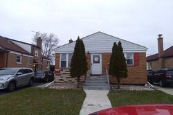 Pre-foreclosure in  W 77TH PL Chicago, IL 60652