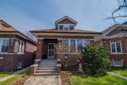 Pre-foreclosure in  S CHAPPEL AVE Chicago, IL 60649