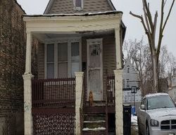 Pre-foreclosure in  E 118TH PL Chicago, IL 60628