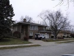 Pre-foreclosure Listing in 173RD PL LANSING, IL 60438