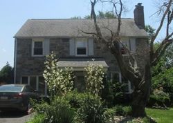 Pre-foreclosure in  SCHOOLHOUSE LN Broomall, PA 19008