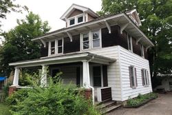 Pre-foreclosure in  PARK AVE Stroudsburg, PA 18360