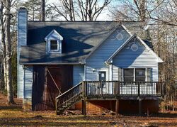 Pre-foreclosure in  SEA CLIFF DR Ruther Glen, VA 22546