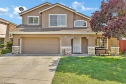 Pre-foreclosure Listing in CHARLEMAGNE LN TRACY, CA 95376