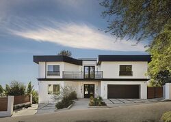 Pre-foreclosure in  ARGYLE AVE Los Angeles, CA 90068