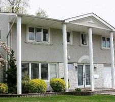 Pre-foreclosure Listing in FOXWOOD RD OLD BETHPAGE, NY 11804