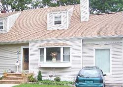 Pre-foreclosure in  JERUSALEM AVE Massapequa Park, NY 11762