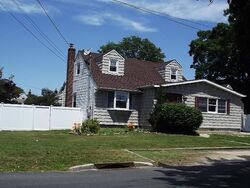 Pre-foreclosure in  NEWARK ST Lindenhurst, NY 11757