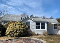 Pre-foreclosure Listing in HARDING RD MONTAUK, NY 11954