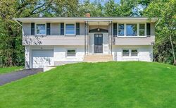 Pre-foreclosure in  CARRIAGE LN Marlton, NJ 08053