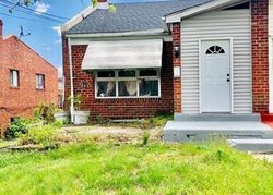 Pre-foreclosure Listing in WAYNE AVE CAMDEN, NJ 08105
