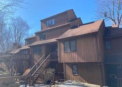 Pre-foreclosure Listing in VILLAGE WAY UNIT 3 VERNON, NJ 07462