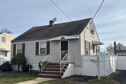 Pre-foreclosure in  BRIDGE ST Roselle Park, NJ 07204
