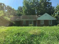 Pre-foreclosure in  OBERLE AVE Memphis, TN 38127