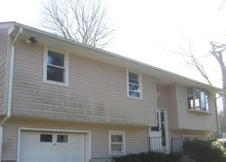 Pre-foreclosure Listing in WINTHROP DR MOOSUP, CT 06354