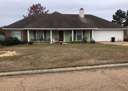 Pre-foreclosure in  EAGLEWOOD LN Florence, MS 39073