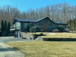 Pre-foreclosure in  PIPPIN ORCHARD RD Cranston, RI 02921