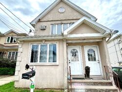 Pre-foreclosure in  DELAFIELD AVE Staten Island, NY 10310