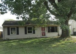 Pre-foreclosure in  YEW LN Louisville, KY 40213