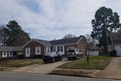 Pre-foreclosure in  DEATON DR Hampton, VA 23669