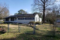 Pre-foreclosure in  NISBET DR Macon, GA 31206