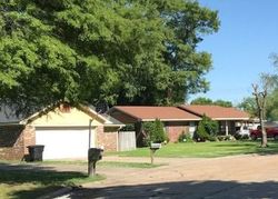 Pre-foreclosure in  WHITE OAK DR Greenville, MS 38701