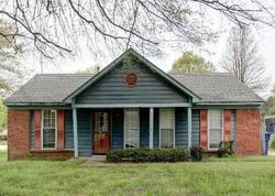 Pre-foreclosure in  HEATHCLIFF DR Horn Lake, MS 38637
