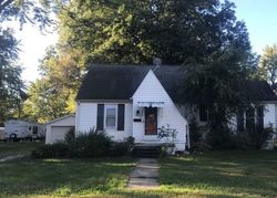 Pre-foreclosure Listing in LIVINGSTON ST CARLYLE, IL 62231