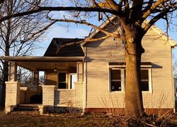 Pre-foreclosure in  E BOONE ST Salem, IL 62881