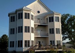 Pre-foreclosure in  LONG POINT LN Topping, VA 23169