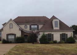 Pre-foreclosure in  HEATHERSTONE DR Olive Branch, MS 38654