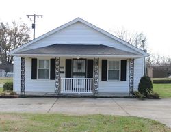 Pre-foreclosure Listing in E FORREST AVE BARDSTOWN, KY 40004