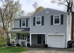  Gaymoor Dr, Stamford CT