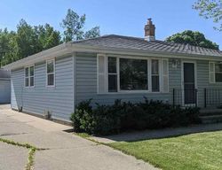 Pre-foreclosure Listing in W 11TH AVE OSHKOSH, WI 54902