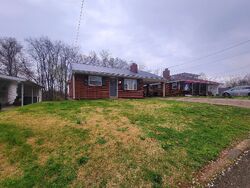 Pre-foreclosure in  LOGAN ST Ashland, KY 41101