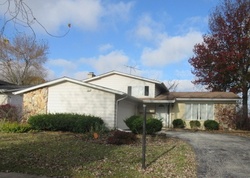 Pre-foreclosure in  LAKESHORE DR Richton Park, IL 60471