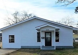 Pre-foreclosure in  2ND ST Lake Charles, LA 70601