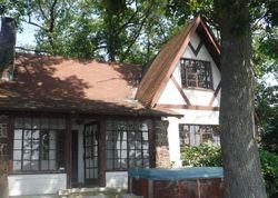 Pre-foreclosure in  RIVERSIDE TER Manasquan, NJ 08736