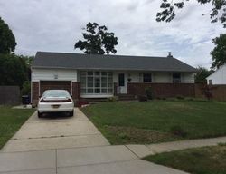 Pre-foreclosure in  HAYRICK LN Commack, NY 11725