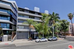 Pre-foreclosure in  FOUNTAIN AVE  West Hollywood, CA 90069