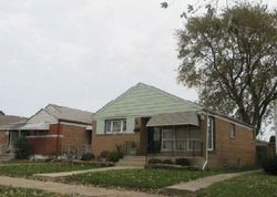 Pre-foreclosure Listing in S WINCHESTER AVE RIVERDALE, IL 60827